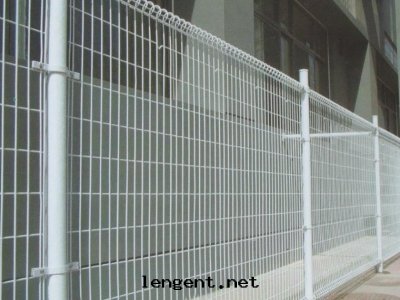 铁(tiě)丝(sī)网(wǎng)護欄