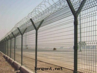 铁(tiě)丝(sī)网(wǎng)護欄