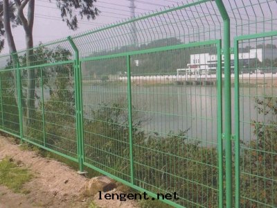 铁(tiě)丝(sī)网(wǎng)護欄