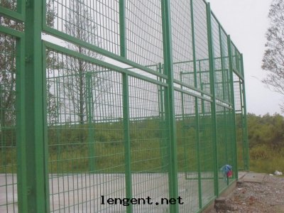 铁(tiě)丝(sī)网(wǎng)護欄